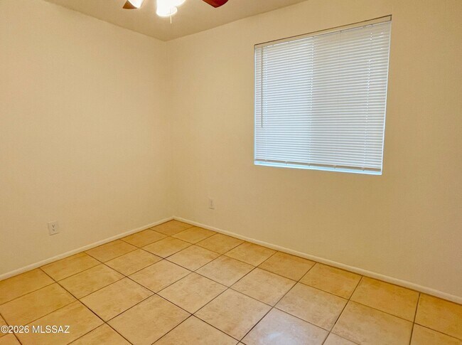 Building Photo - 1404 W Fresno St