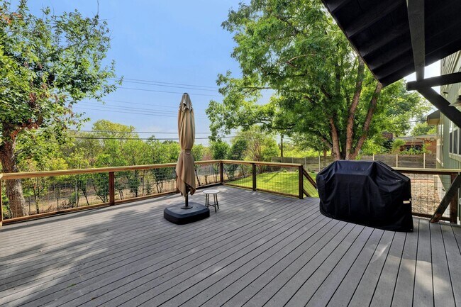 Building Photo - Beautiful 4-Bed Home in Highland Park West...