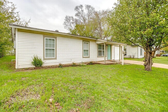 Building Photo - 3537 Half Moon Dr