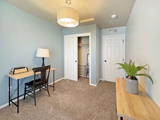 Building Photo - Furnished 3 Bed, 2 Bath Home in Southwest Boise – Stylish, Dog-Friendly, and Move-In Ready!