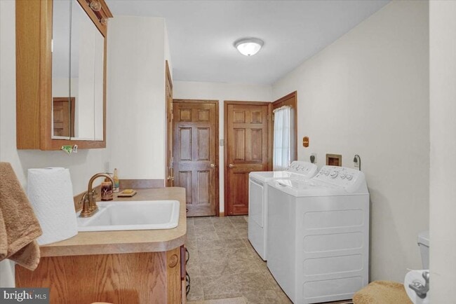 Building Photo - 2209 Shartlesville Rd