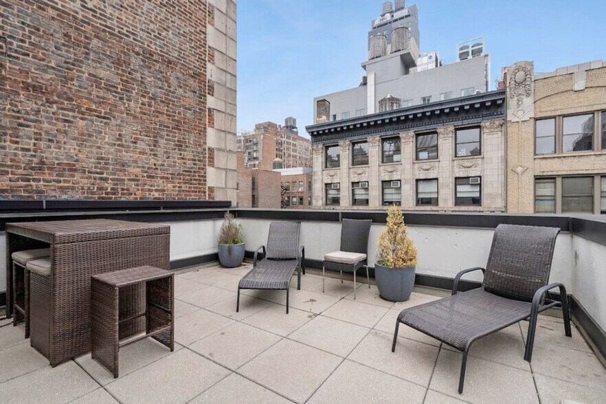 Building Photo - 132 W 26th St