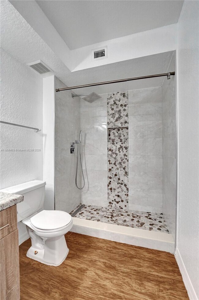 Building Photo - 417 Vista Isles Dr