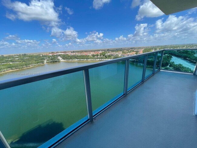 Building Photo - 2641 N Flamingo Rd