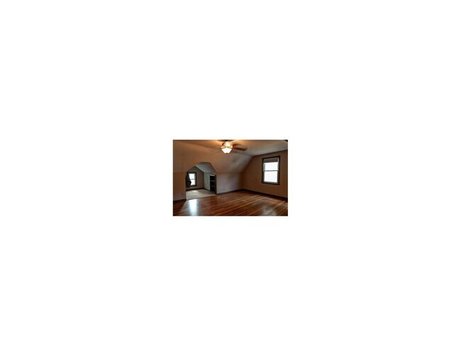 Building Photo - 3 bedroom 1.5 bath, single family close to McCarty Park