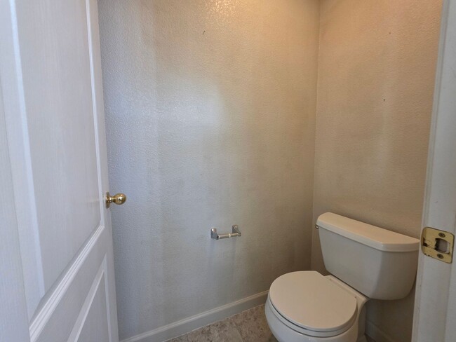 Building Photo - Single story home near CSU Stanislaus!