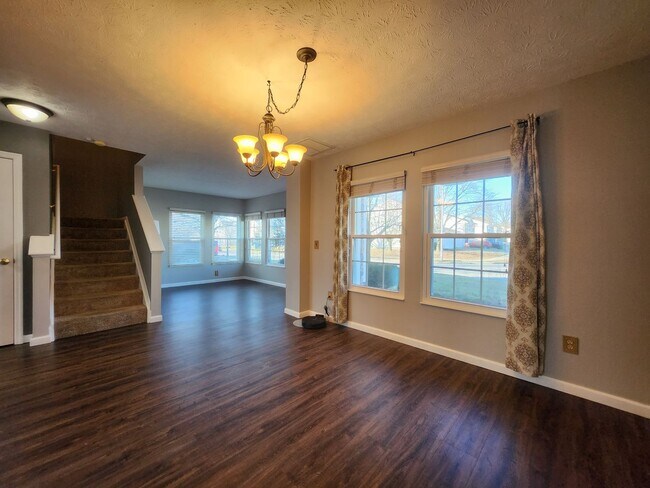 Building Photo - Beautiful 2-Story Home in Northmont School District