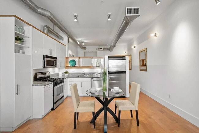 Building Photo - "Chic 1-Bedroom Retreat in Santana Row: 86...