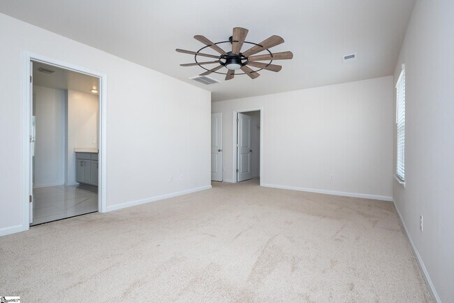 Building Photo - 114 Green Oak Dr