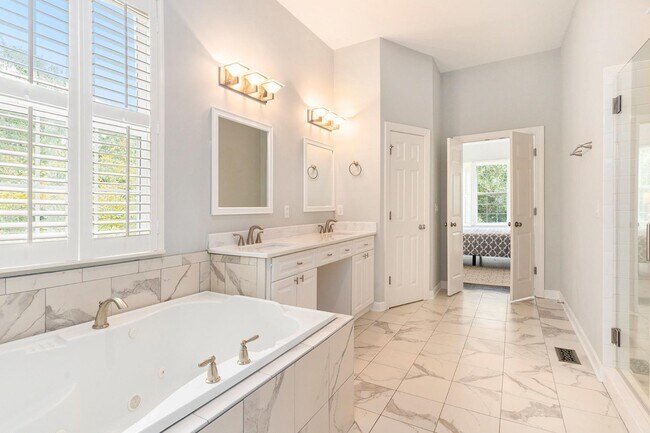 Building Photo - 200 N Ladd Ct