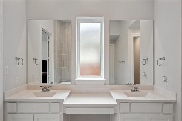 Building Photo - 453 Arcane St