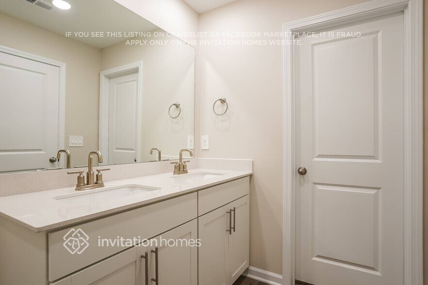 Building Photo - 924 Greenville Wy