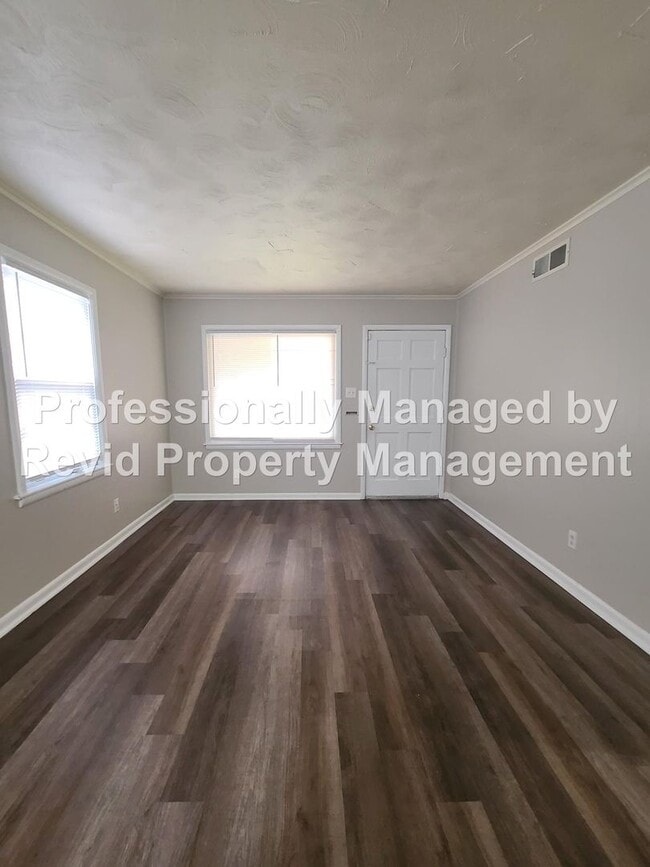 Building Photo - 744 Lester St