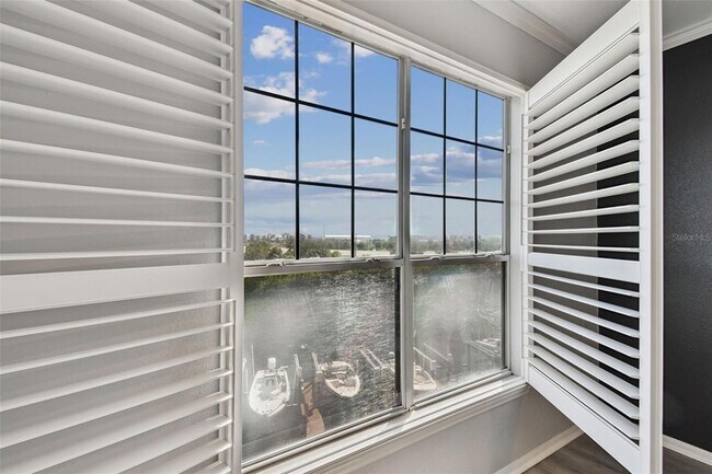 Building Photo - 5000 Culbreath Key Way