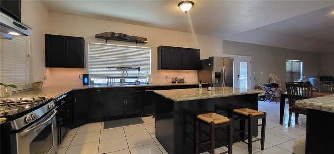 Building Photo - 9734 La Vista Dr