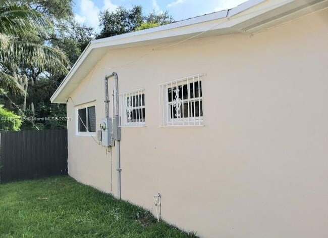 Building Photo - 900 NE 154th St