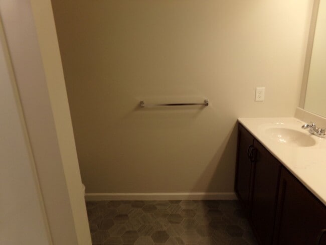 Building Photo - 3 bedroom, 2.5 Bathroom Townhouse in Gray's Pointe Neighborhood