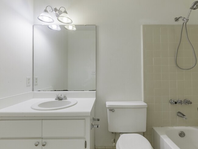 Building Photo - 2440 NW 54 Ave