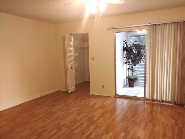 Building Photo - 3404 Bimini Ln