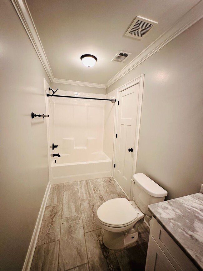 Building Photo - 202 Landings Pointe Ln