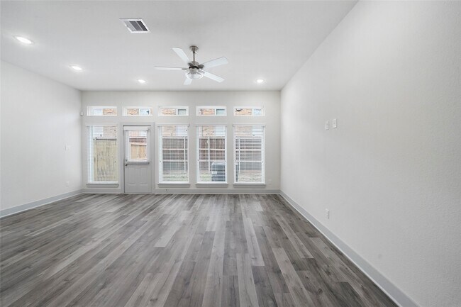 Building Photo - 7242 St Augustine St