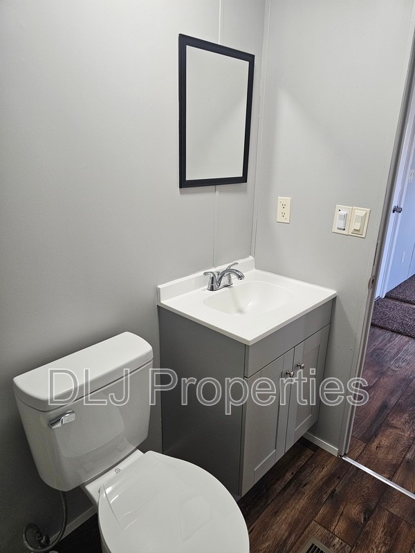 Building Photo - 924 Eslinger Ct