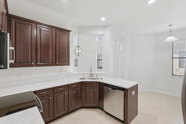 Building Photo - Bay Isle II