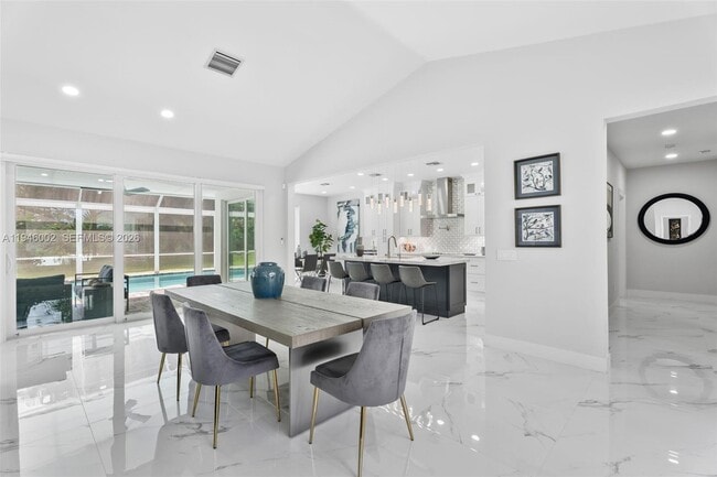 Building Photo - 17 Surrey Rd