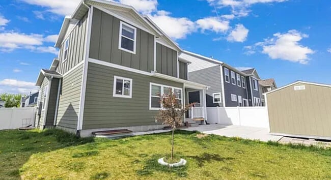 Building Photo - Your Next Home Awaits!