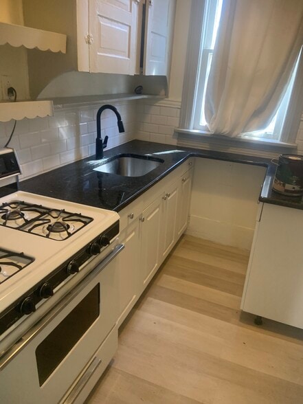 Building Photo - 850 S Franklin St