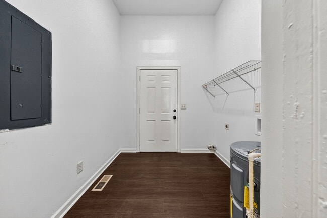 Building Photo - 2807 Beacon Ave