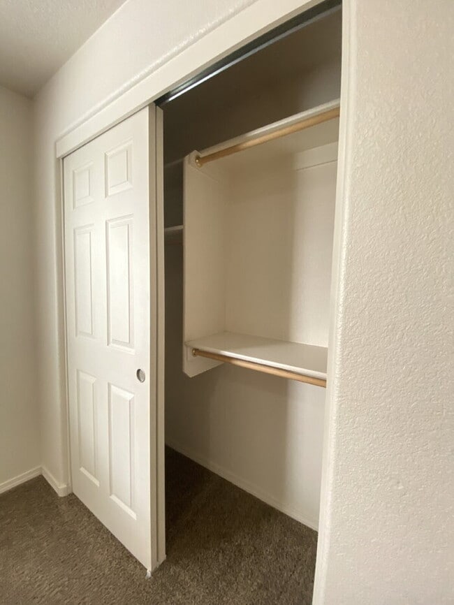 Building Photo - GATED COMMUNITY - 2 Story Townhouse - All BR Upper Level