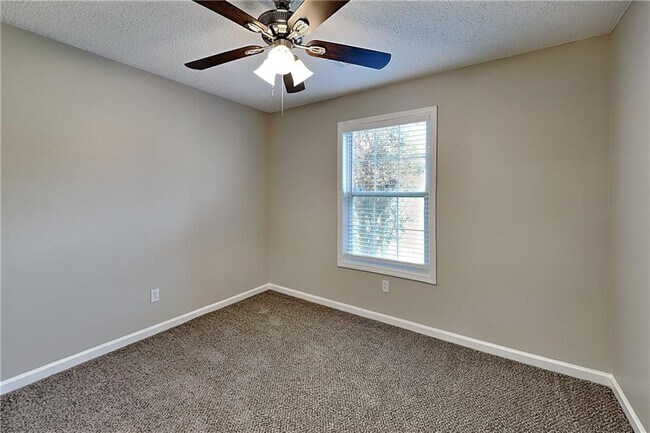 Building Photo - 705 Beranda Cir