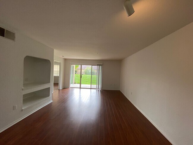 Building Photo - 13941 Fairway Island Dr