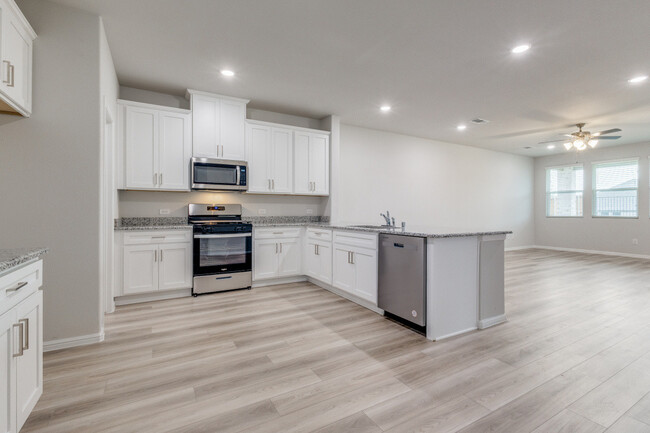 Kitchen - 729 Santa Lucia Dr