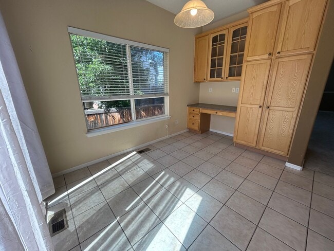 Building Photo - A Gem in Highlands Ranch