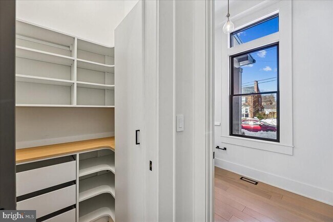 Building Photo - 4428 Albemarle St NW