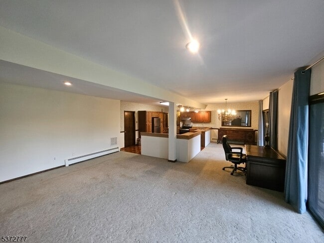 Building Photo - 242 Clove Rd