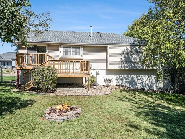 Building Photo - Two Springs Split Entry home