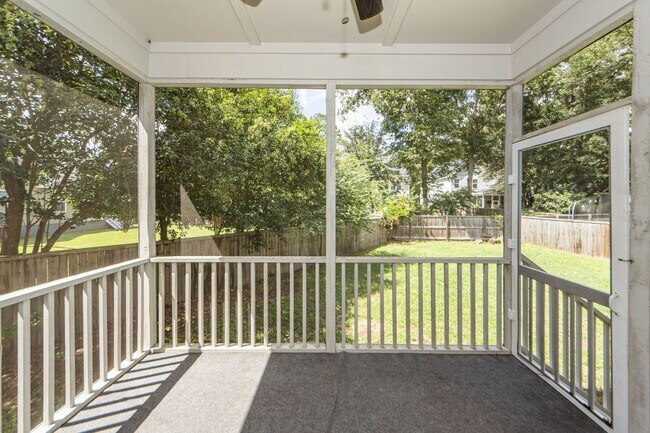 Building Photo - 4 Bedroom 3.5 Bath House in Lawton Park - ...