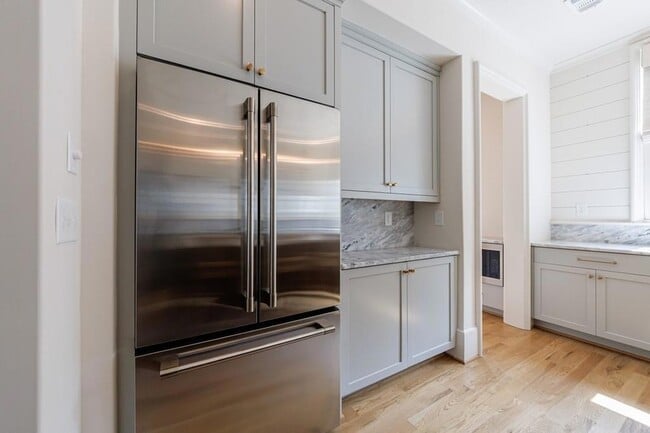 Building Photo - 81 Delmont Dr NE