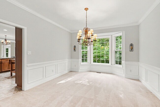 Building Photo - 24 Crestwood Ln