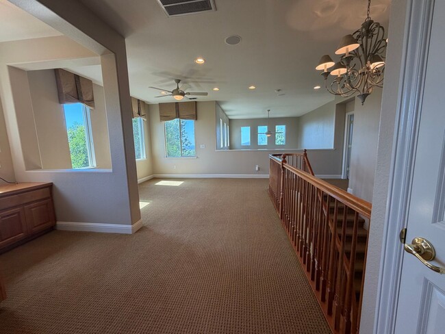 Building Photo - 1014 Gamay Dr