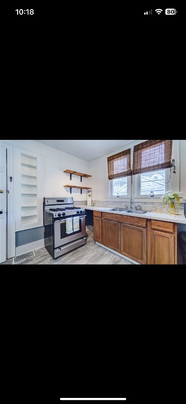 Building Photo - 477 Maplewood Ave