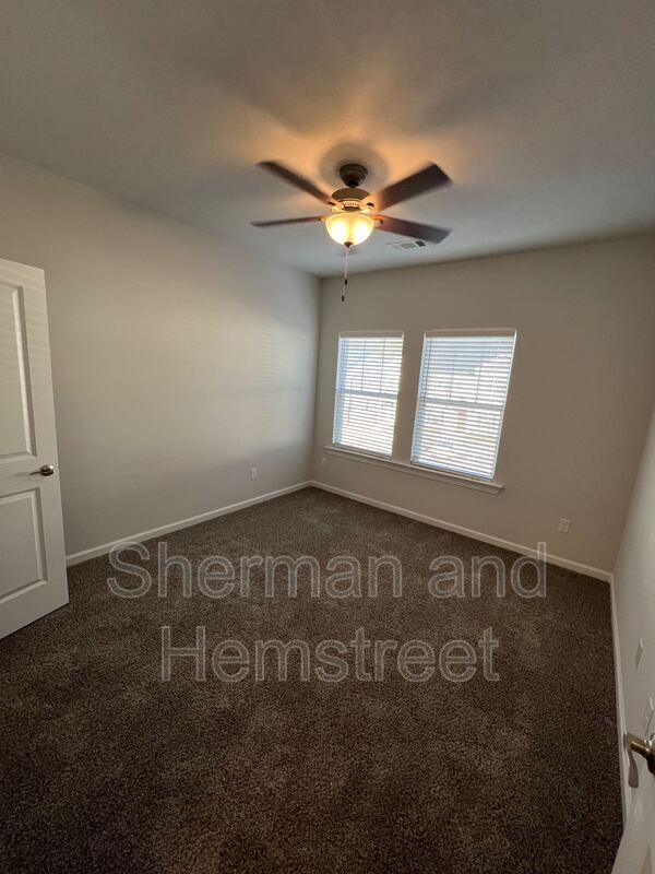 Building Photo - 2040 Lotus Dr