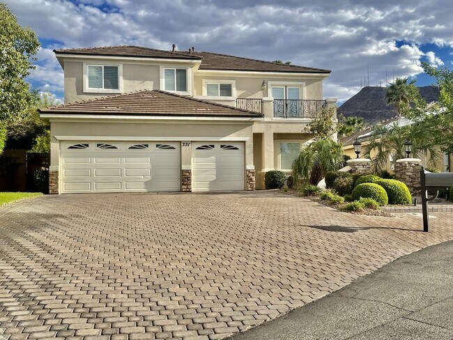 Building Photo - Luxurious 5-Bed, 4-Bath Fully Furnished Home in Henderson-