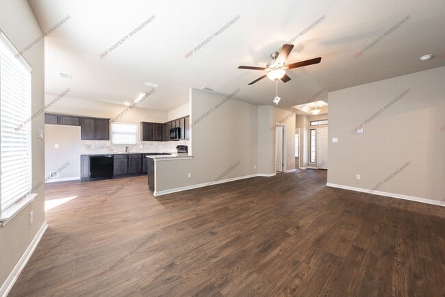 Building Photo - 1242 Lakeway Crossing Dr