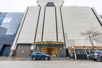 Building Photo - 111 E Chestnut St