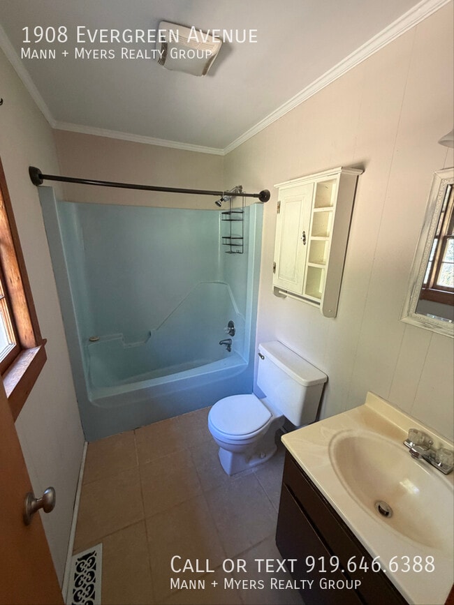 Building Photo - 1908 Evergreen Ave