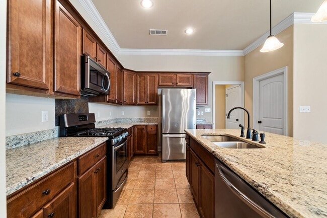 Building Photo - 4 Bedroom Home in Popular Fairhope Subdivision